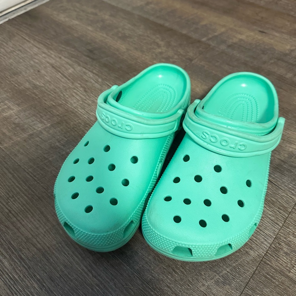CROCS